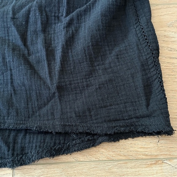 🌴 Aerie boxy gauze split neck top black XL EUC - Picture 3 of 5